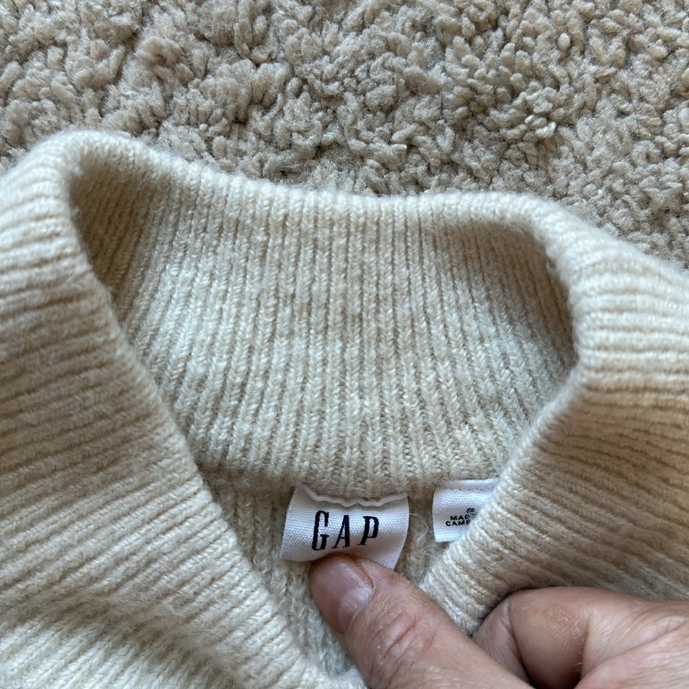 🌹🐘🌹🐘🌹Gap Sweater - Picture 2 of 4
